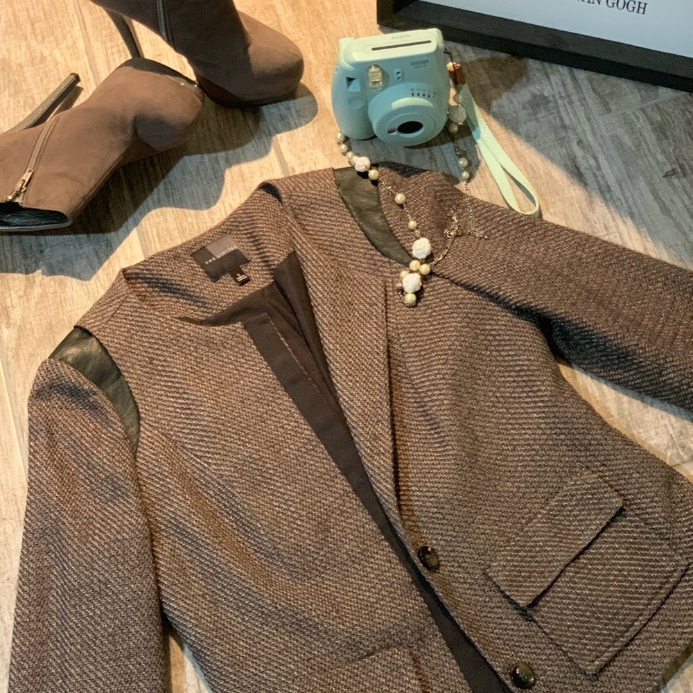 Blazer - Picture 3 of 3